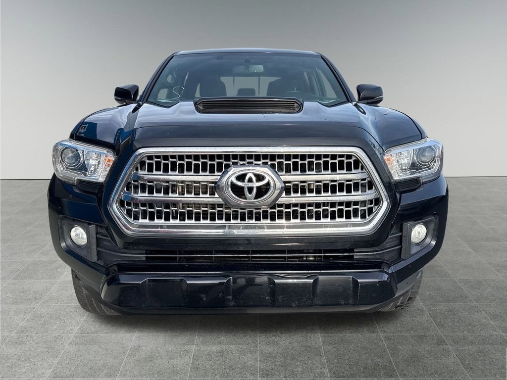 Used 2017 Toyota Tacoma TRD Sport image 9