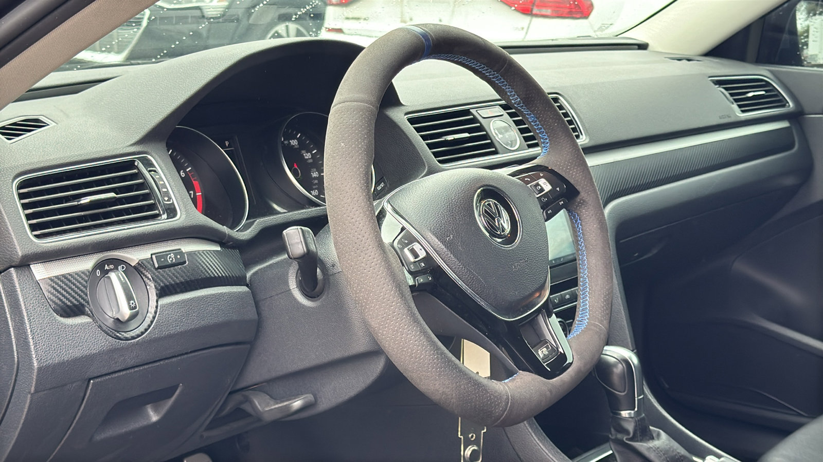 Used 2017 Volkswagen Passat 1.8T R-Line w/ R-Line Lighting Package image 10