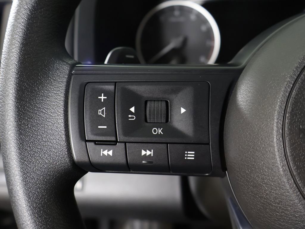 Used 2023 Nissan Pathfinder S image 40