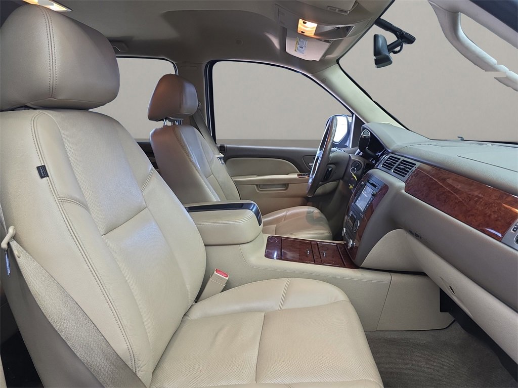 Used 2012 Chevrolet Avalanche LTZ image 16