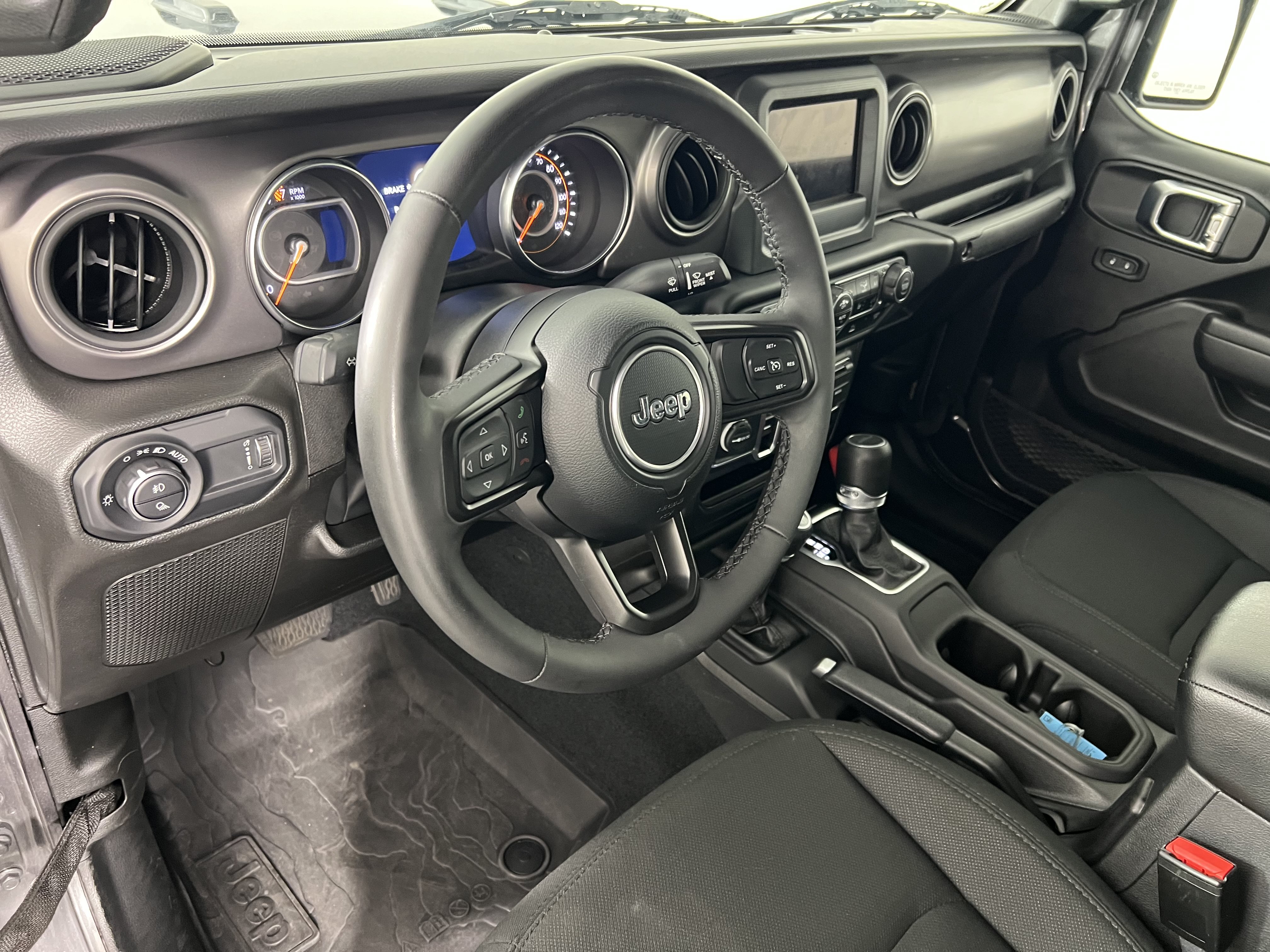 Used 2023 Jeep Gladiator Sport AWD/4WD image 16