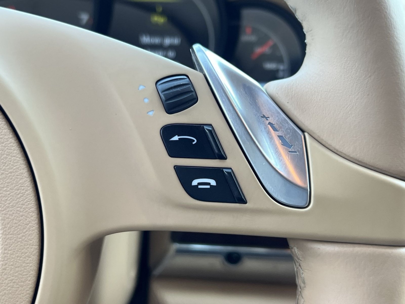 Used 2014 Porsche Panamera 4 AWD/4WD image 37