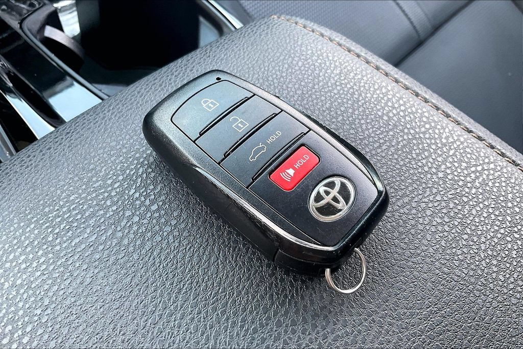 Used 2025 Toyota Camry XLE FWD image 32