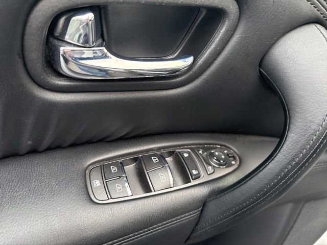 Used 2024 Nissan Armada SL w/ Captain's Chairs Package image 8