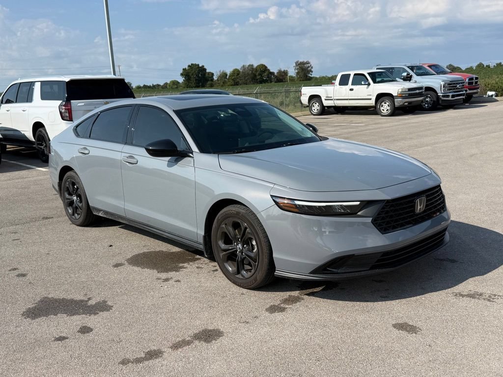 Used 2025 Honda Accord SE image 2