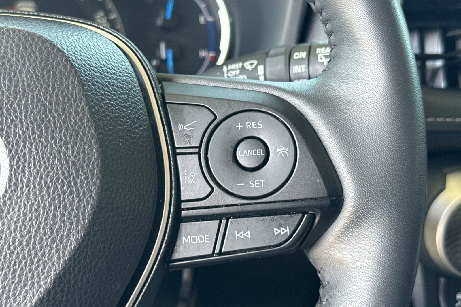 Used 2025 Toyota RAV4 XLE Premium w/ Weather Package AWD/4WD image 28