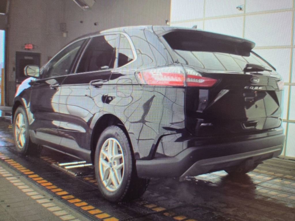 Used 2022 Ford Edge SEL w/ Convenience Package image 4