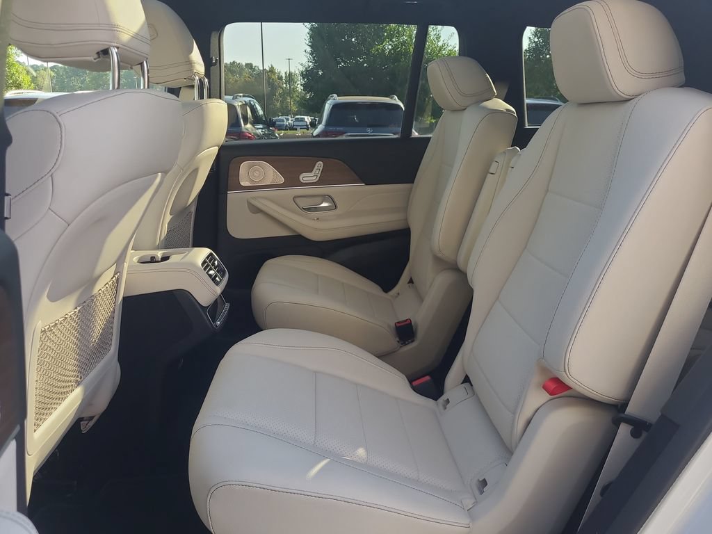 Used 2025 Mercedes-Benz GLS 450 4MATIC image 13