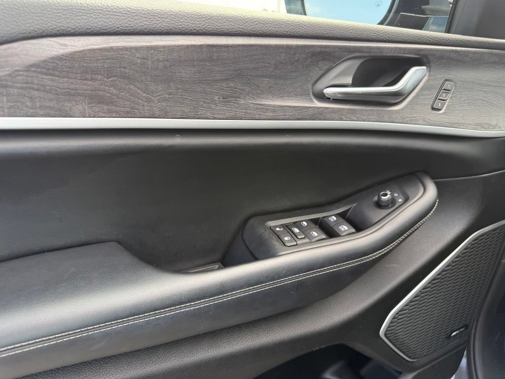 Used 2023 Jeep Grand Cherokee Limited RWD image 5