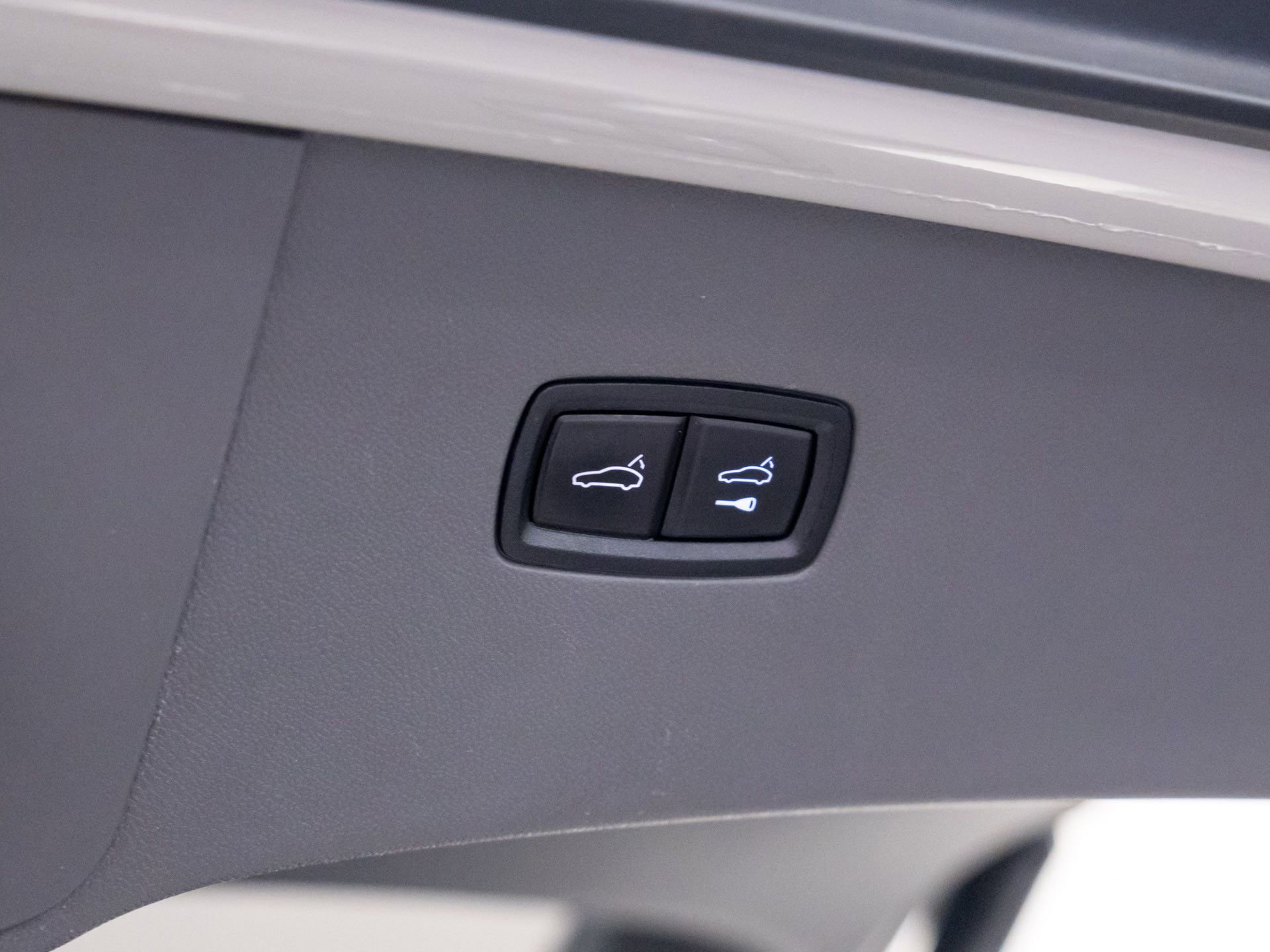 Used 2020 Porsche Cayenne Turbo image 32