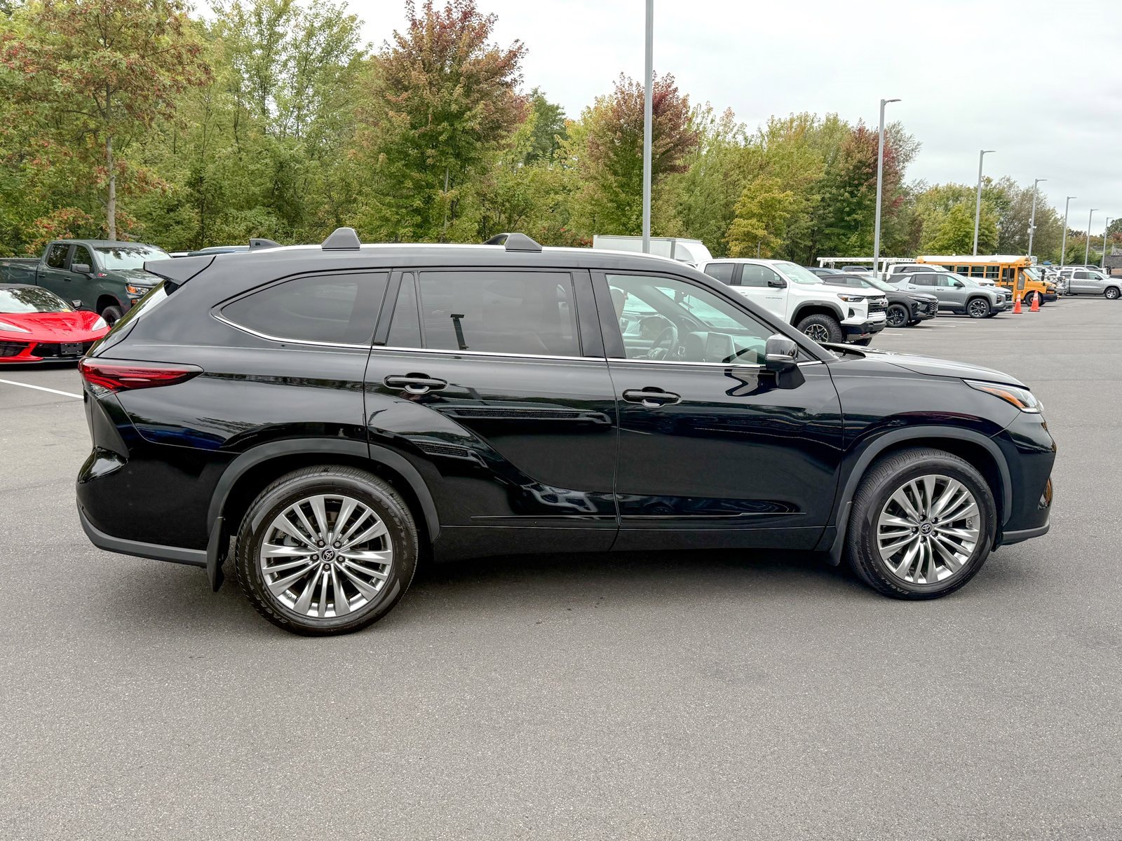 Used 2024 Toyota Highlander Platinum image 8