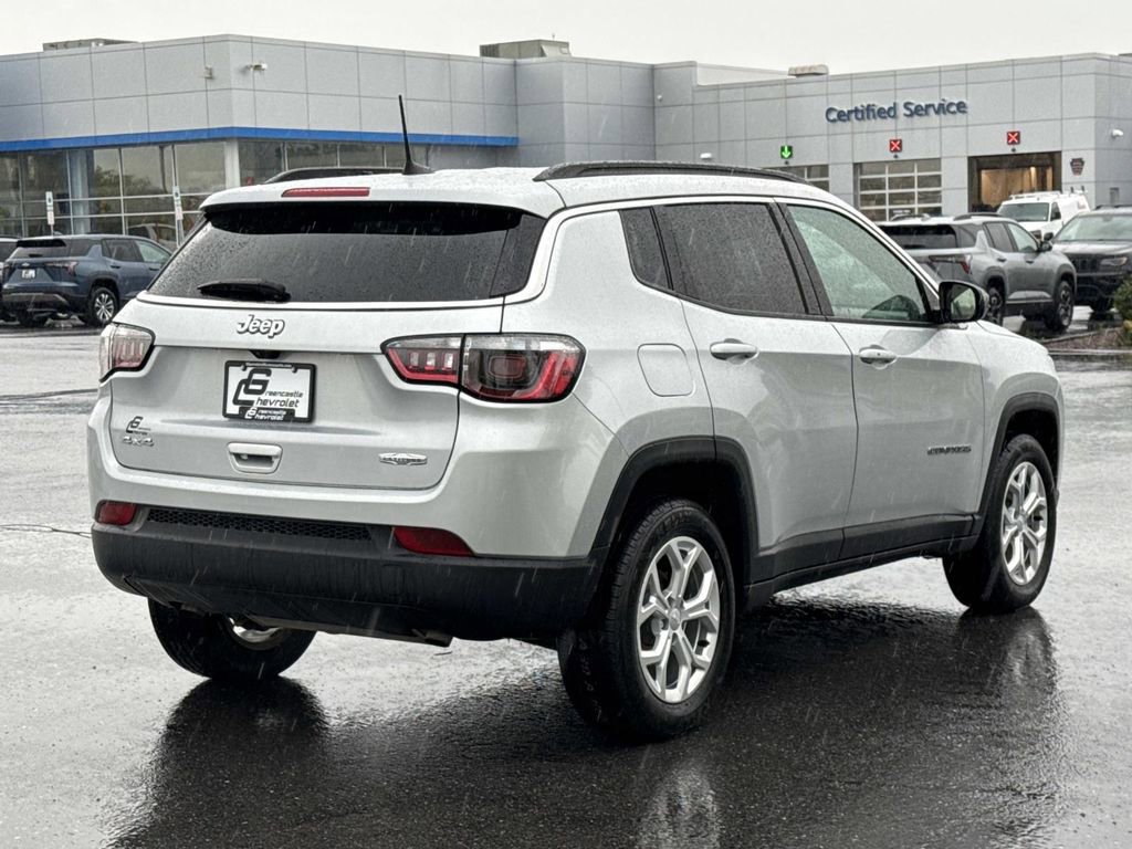 Used 2024 Jeep Compass Latitude AWD/4WD image 25