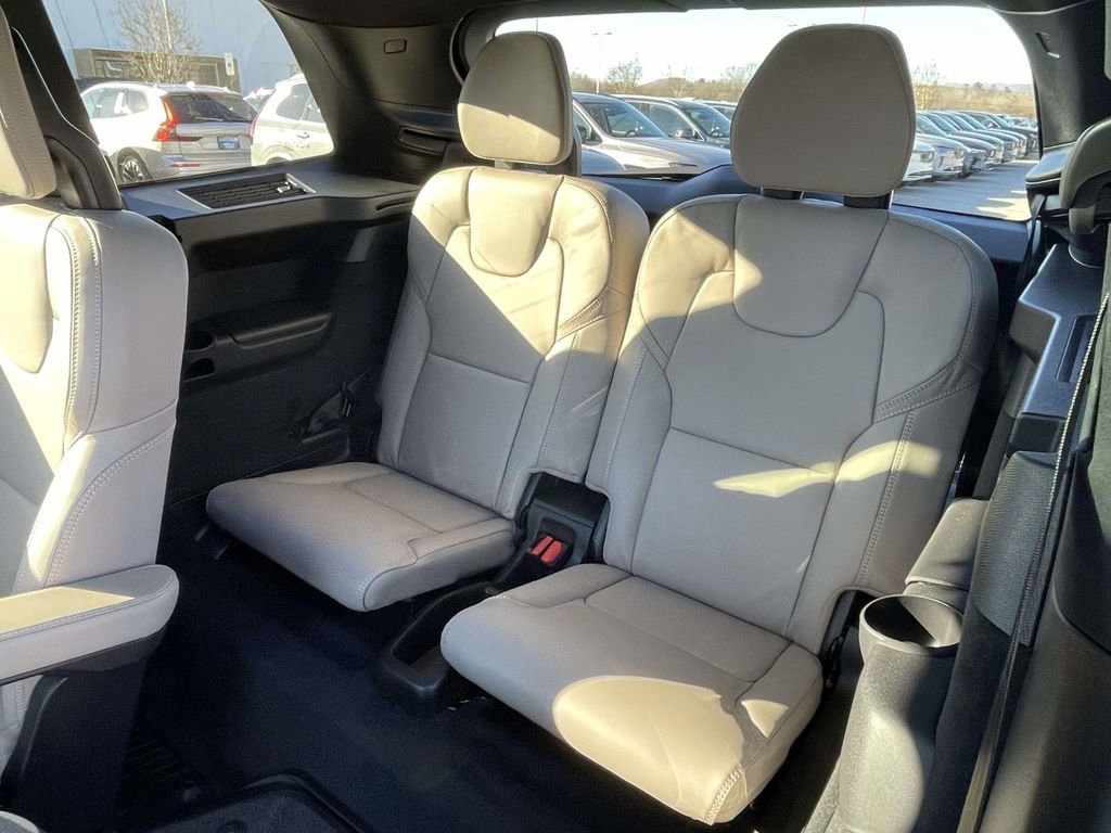 New 2026 Volvo XC90 B6 Ultra w/ Lounge Package image 3