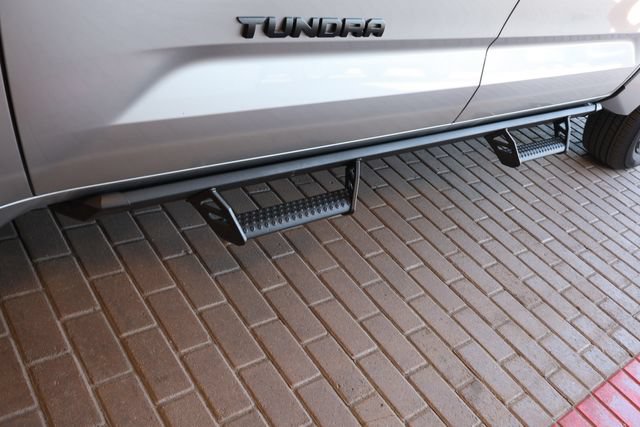 Used 2025 Toyota Tundra Limited AWD/4WD image 9