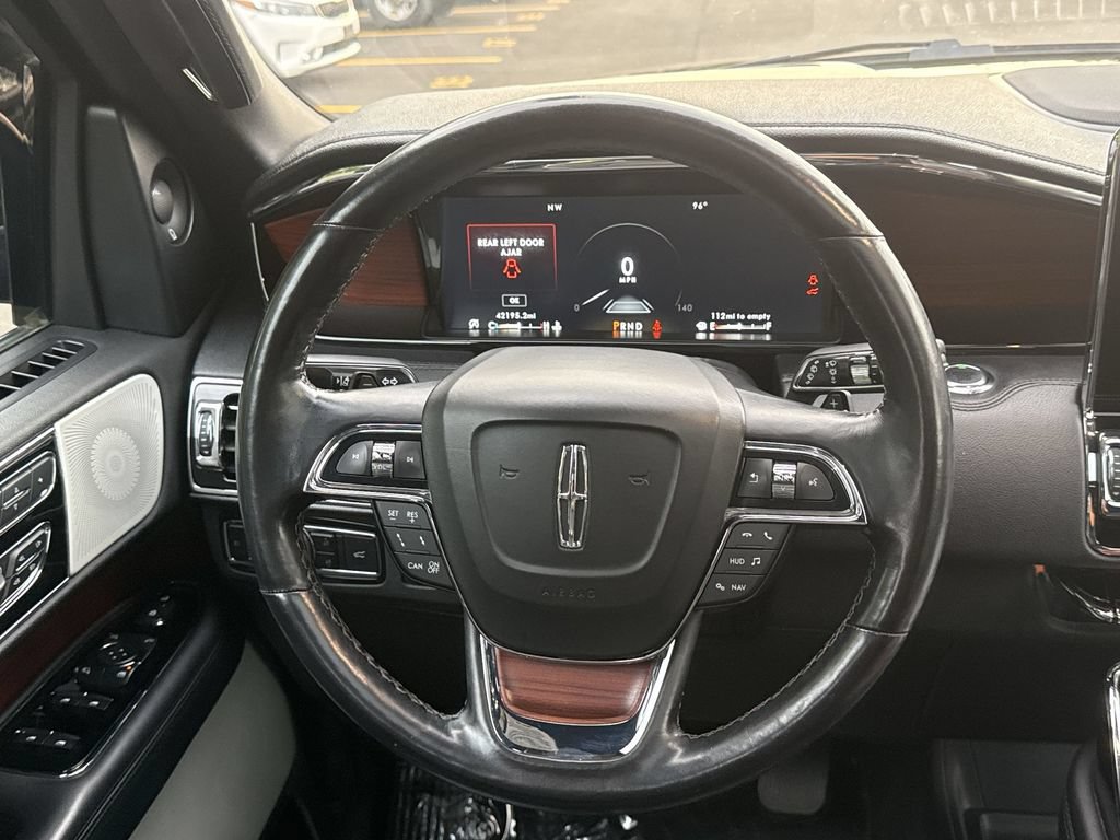 Used 2021 Lincoln Navigator Reserve w/ Luxury Package AWD/4WD image 11