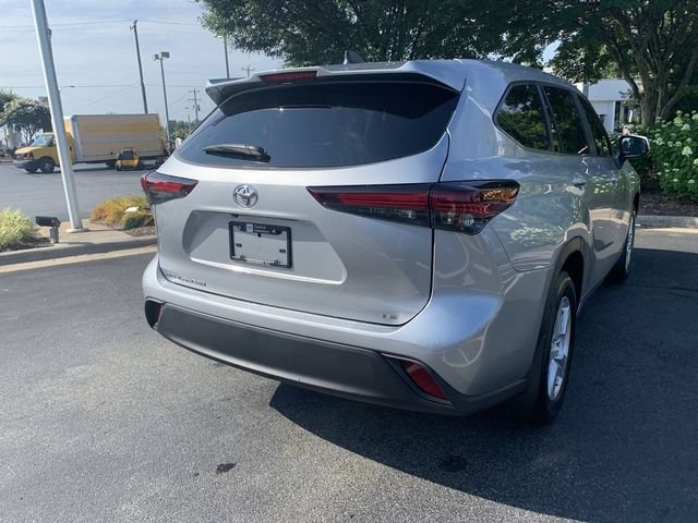 Used 2025 Toyota Highlander LE FWD image 8