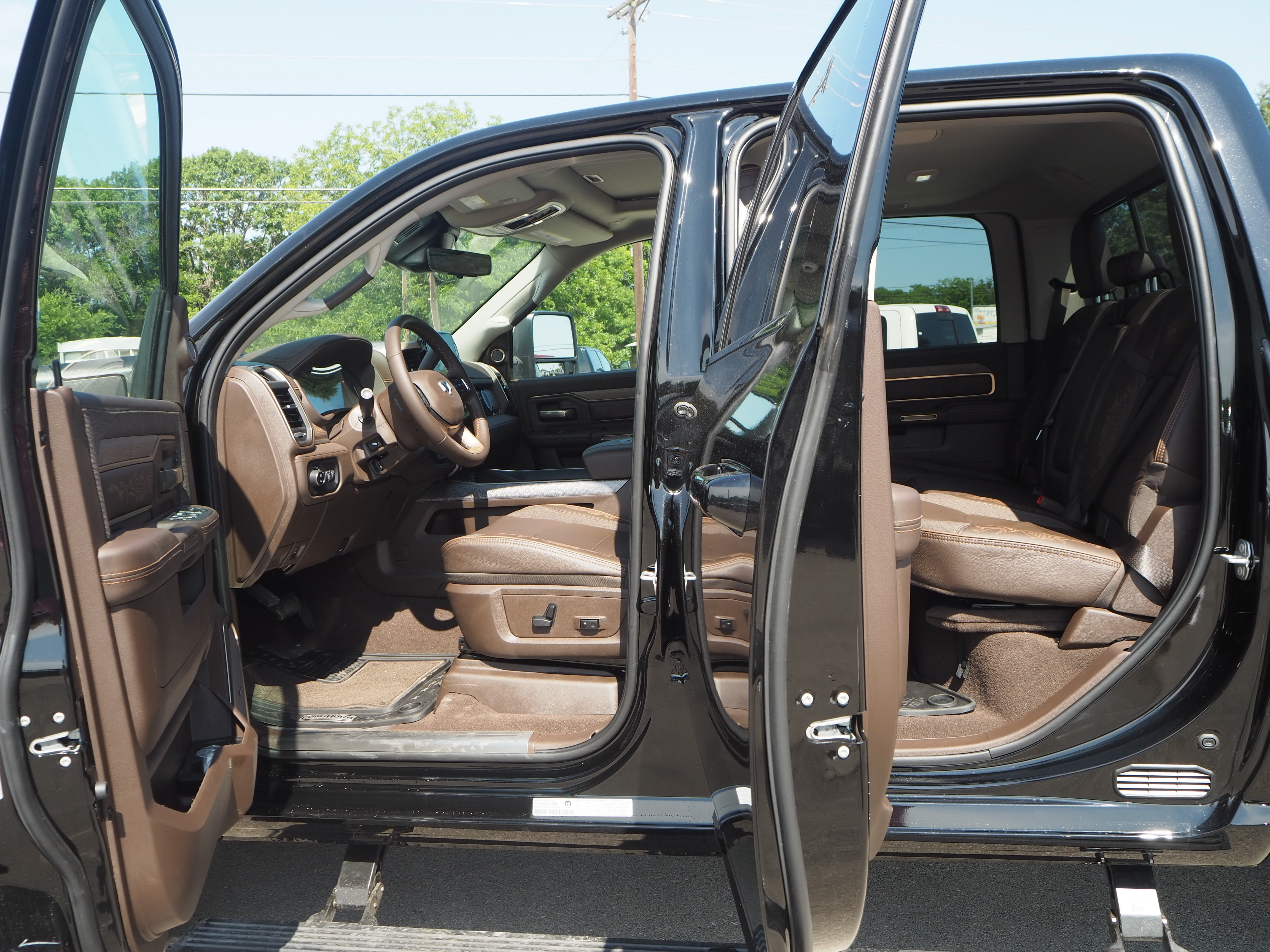 New 2025 RAM 2500 Limited AWD/4WD image 21
