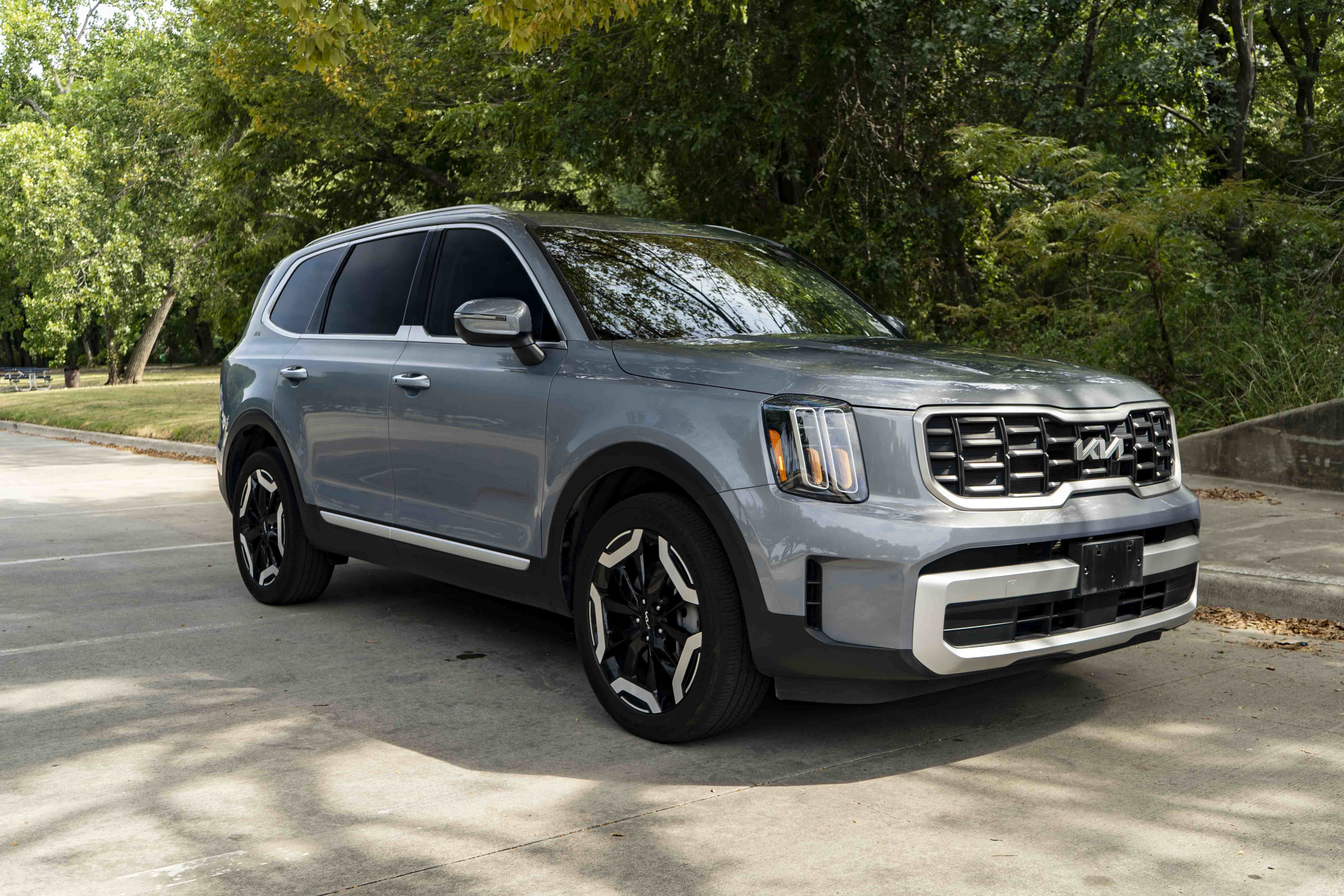 Used 2025 Kia Telluride S FWD image 2