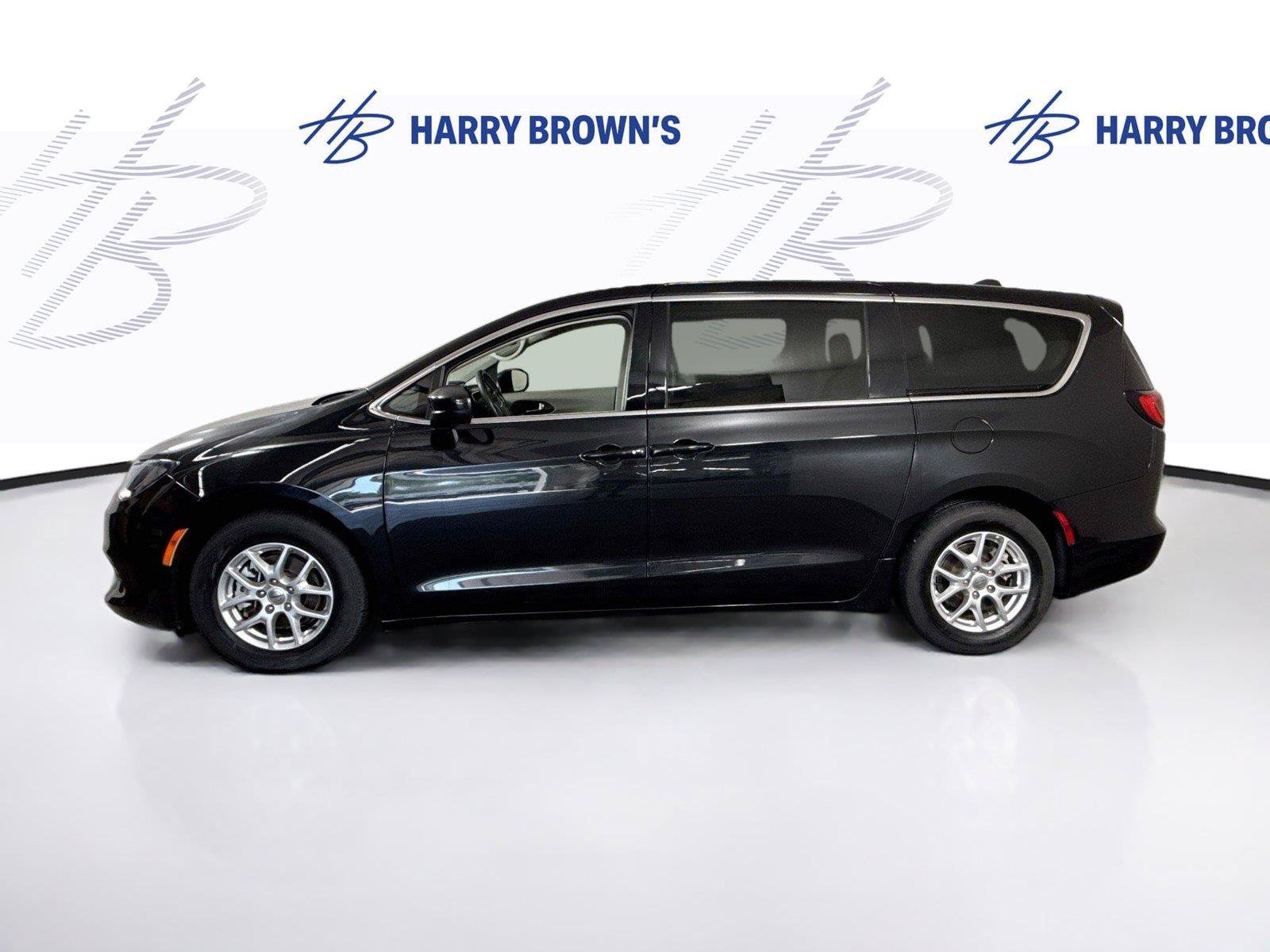 Used 2023 Chrysler Voyager LX FWD image 27