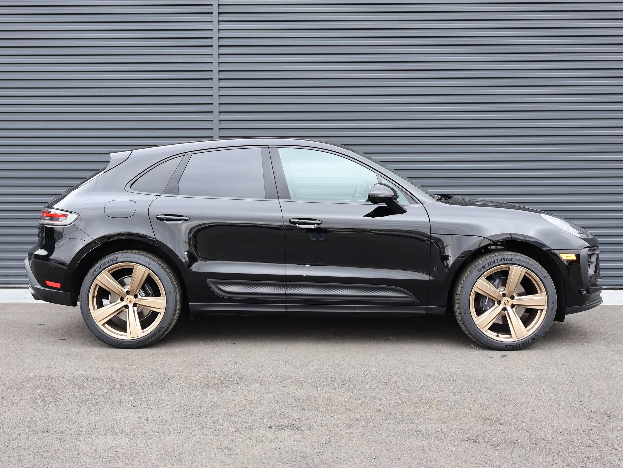 New 2026 Porsche Macan AWD/4WD image 8