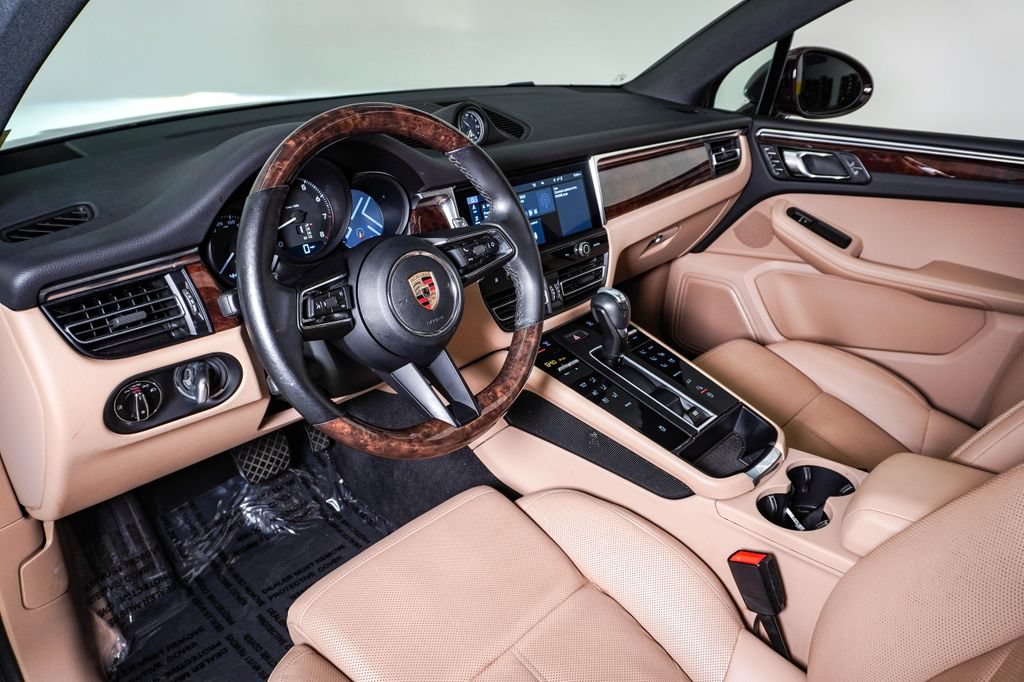 Used 2023 Porsche Macan Turbo AWD/4WD image 4