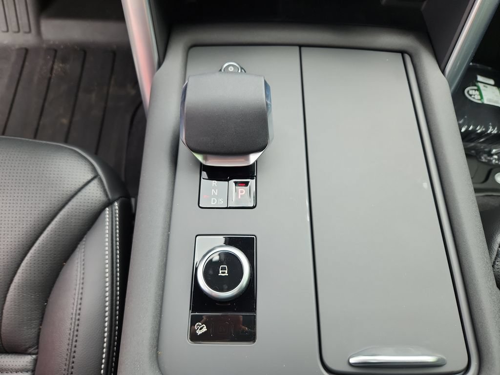 New 2026 Land Rover Discovery S AWD/4WD image 16