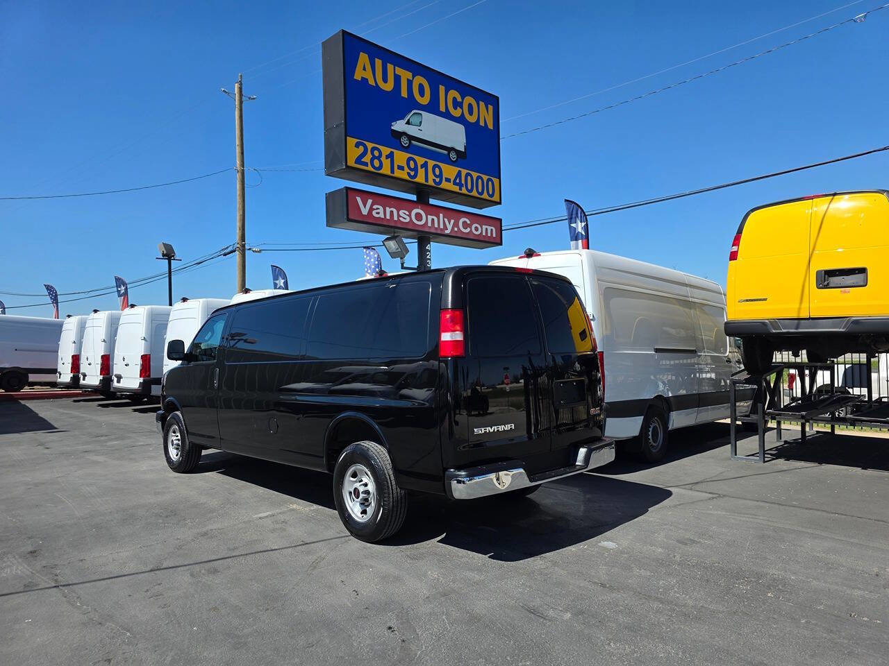 Used 2023 GMC Savana 3500 Extended w/ Driver Convenience Package image 2