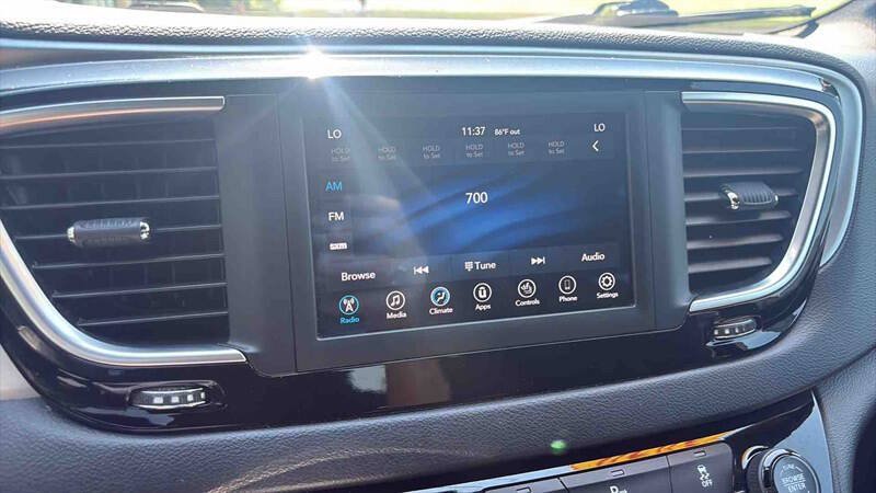 Used 2020 Chrysler Pacifica Touring w/ S Appearance Package FWD image 18