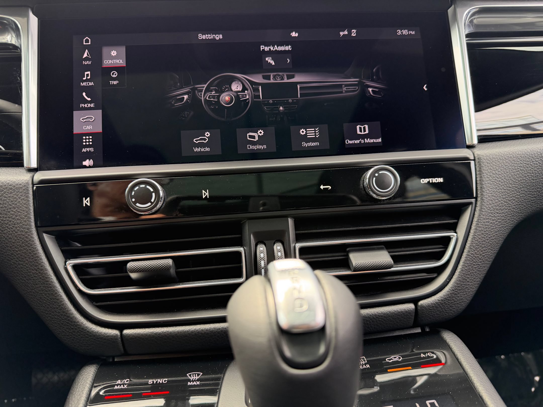 Certified 2023 Porsche Macan S AWD/4WD image 27