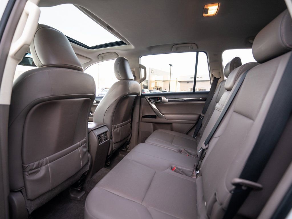 Used 2018 Lexus GX 460 image 36