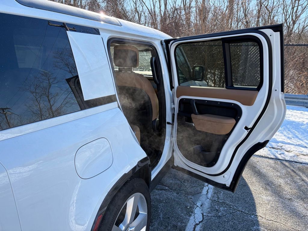 New 2025 Land Rover Defender 110 X-Dynamic SE image 16
