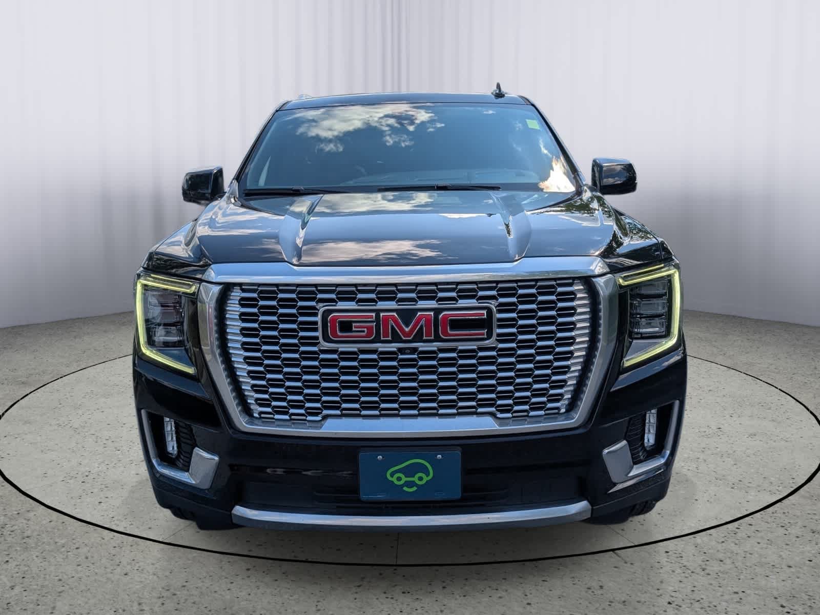 Certified 2022 GMC Yukon XL Denali w/ Denali Premium Package AWD/4WD image 8