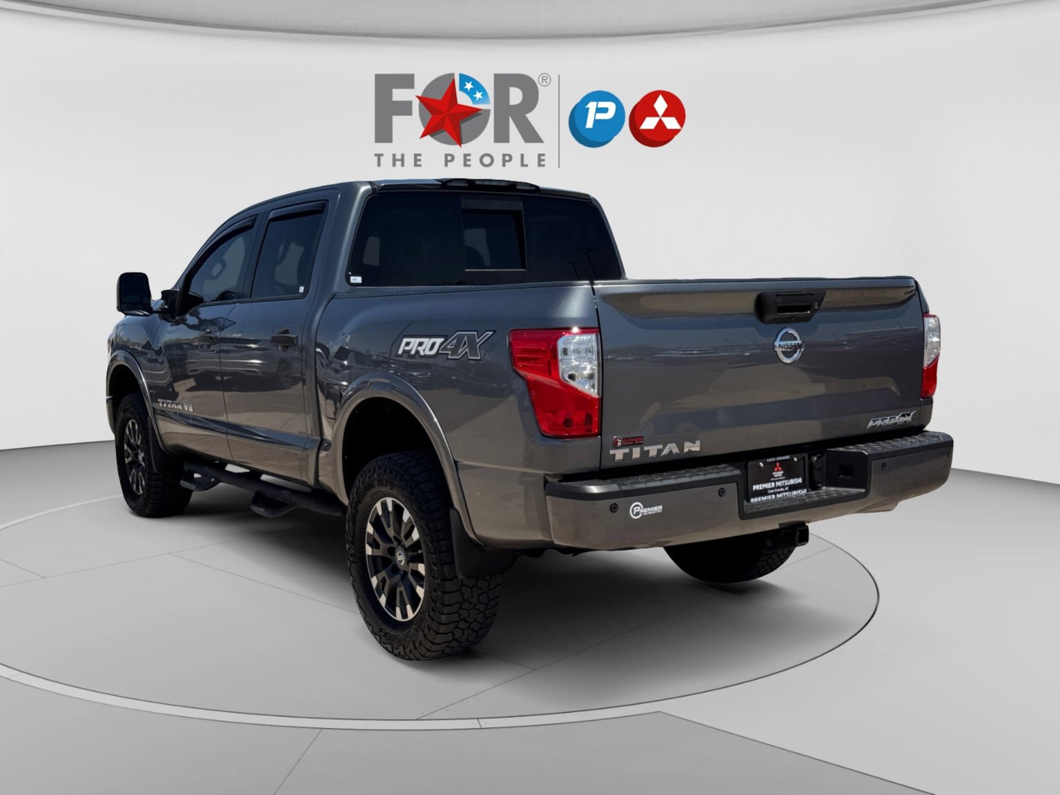 Used 2018 Nissan Titan PRO-4X AWD/4WD image 3