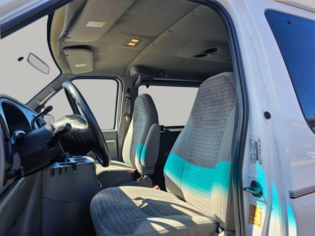 Used 2001 Ford E-350 and Econoline 350 Club Wagon image 19