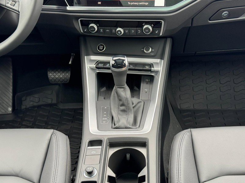 New 2025 Audi Q3 2.0T Premium image 9