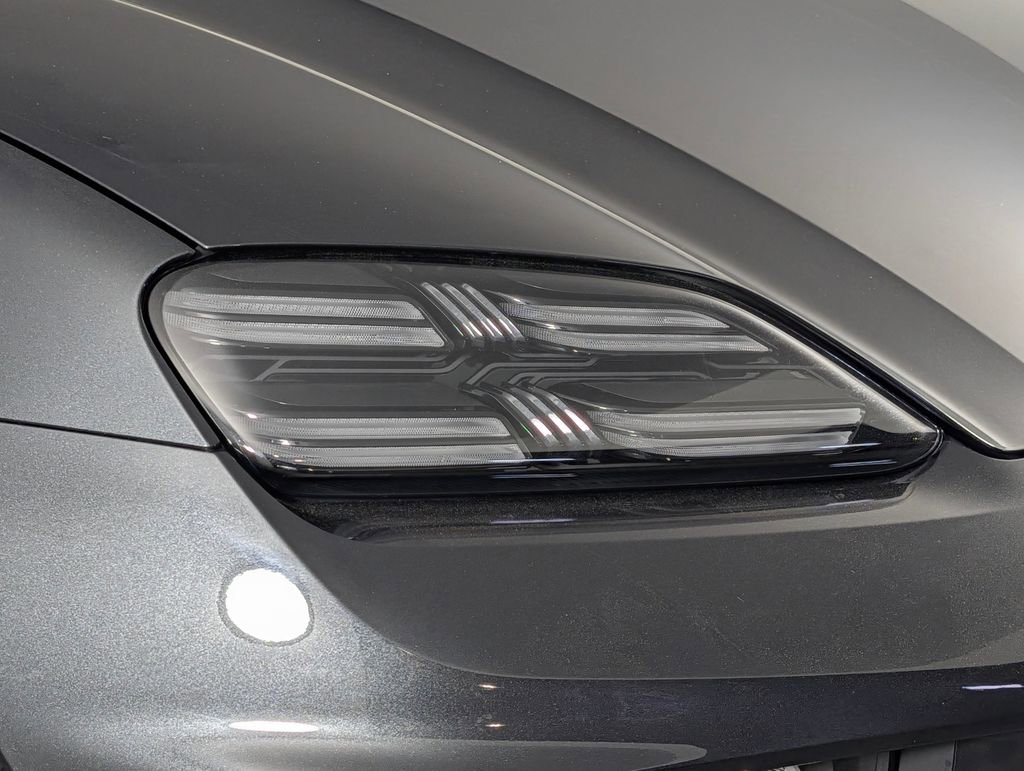 New 2026 Porsche Macan 4 Electric AWD/4WD image 16