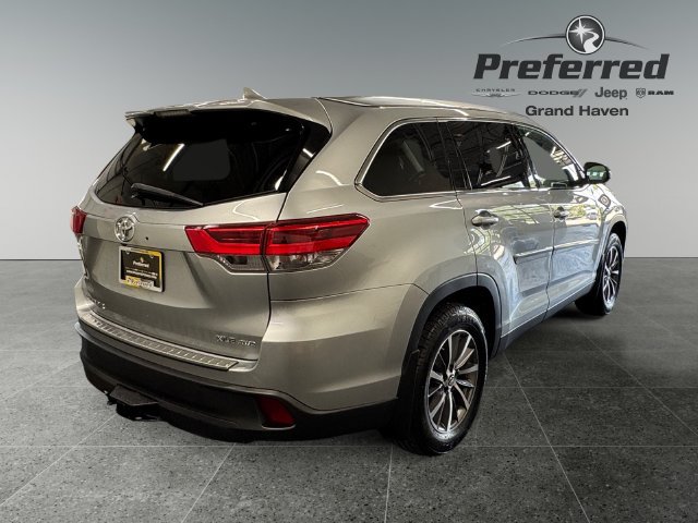 Used 2019 Toyota Highlander XLE AWD/4WD image 19