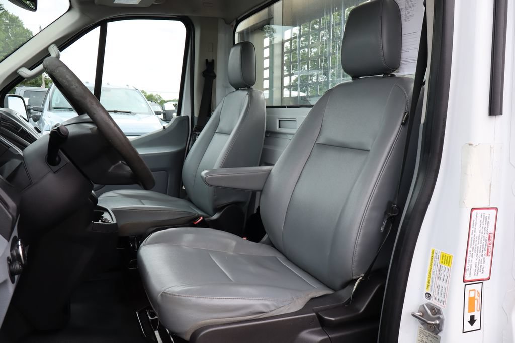 Used 2019 Ford Transit 250 138 RWD image 5
