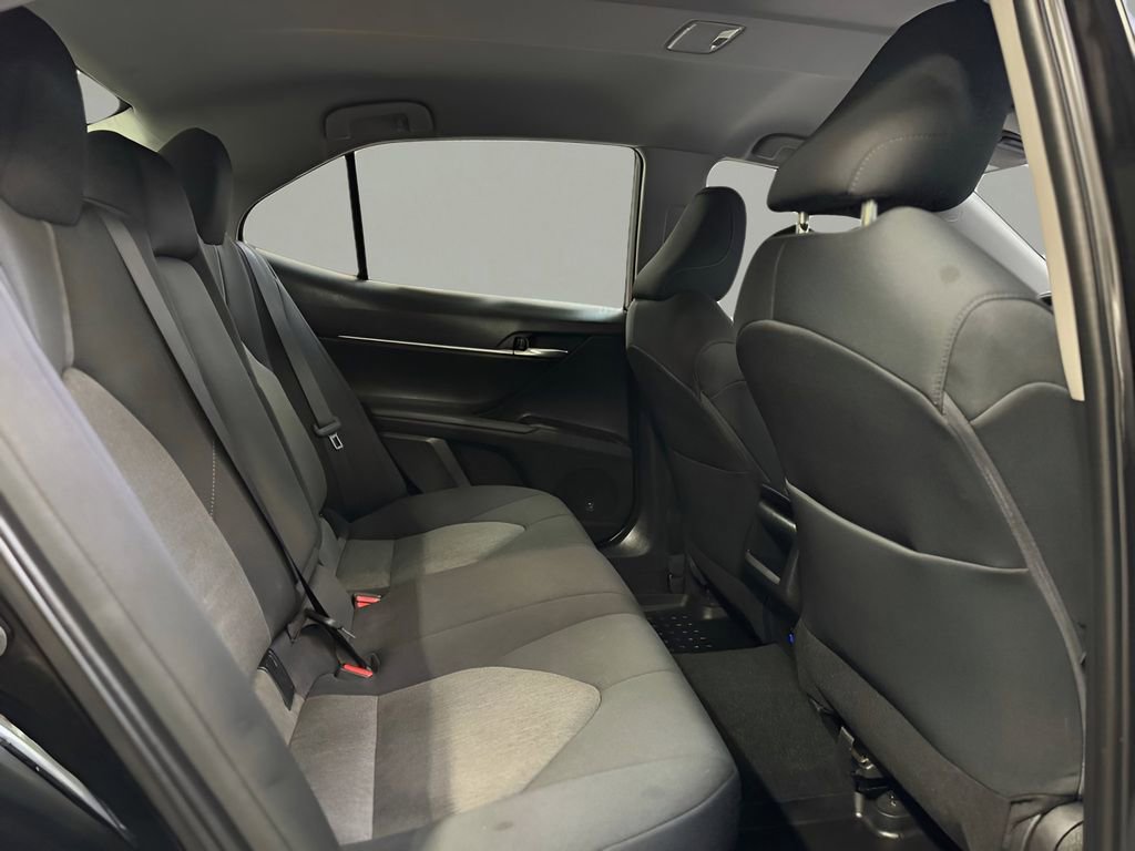 Used 2022 Toyota Camry LE image 9