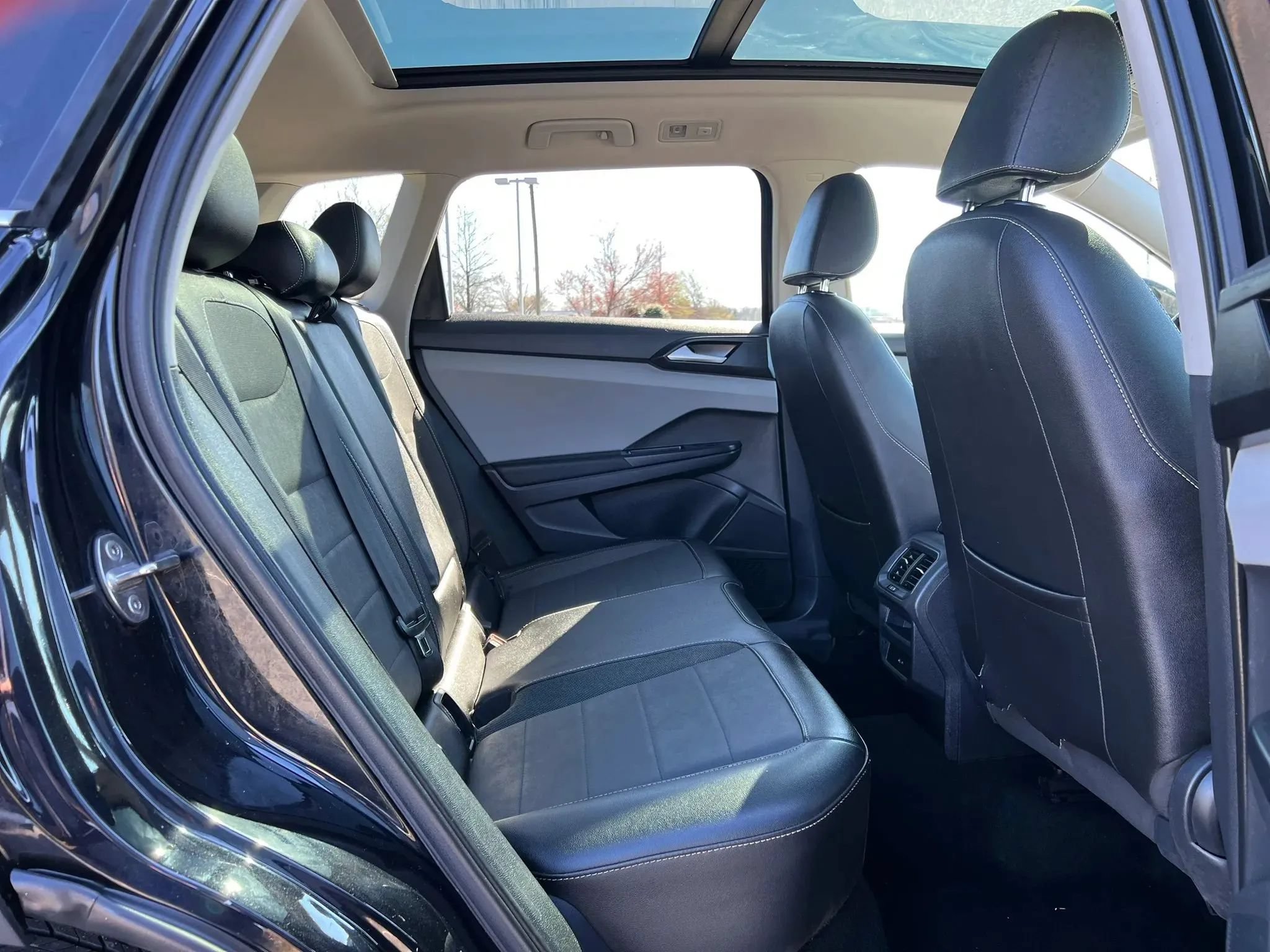 Used 2022 Volkswagen Taos SE FWD image 19