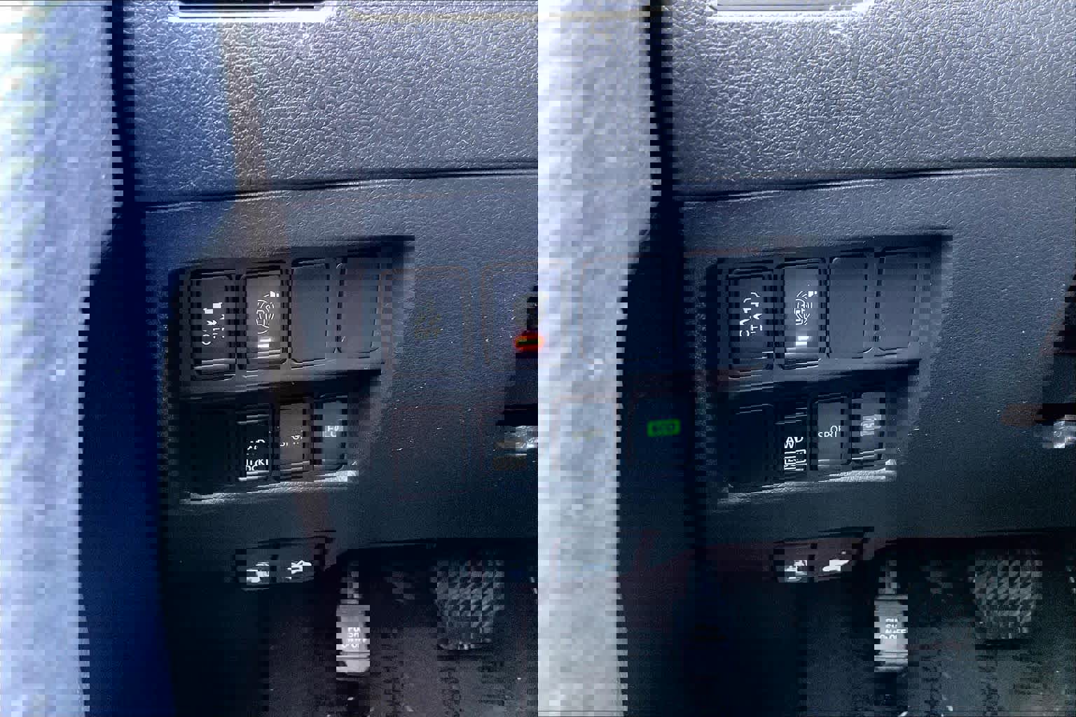 Used 2017 Nissan Rogue SV w/ Midnight Edition Package image 33