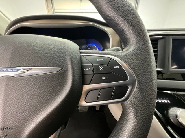 Used 2018 Chrysler Pacifica L FWD image 5