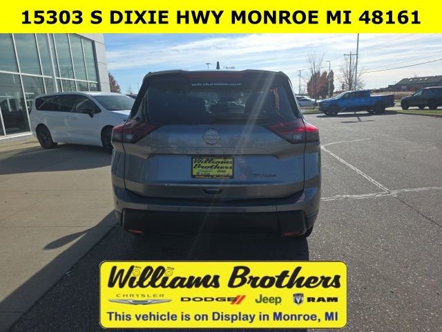Used 2024 Nissan Rogue SV image 6