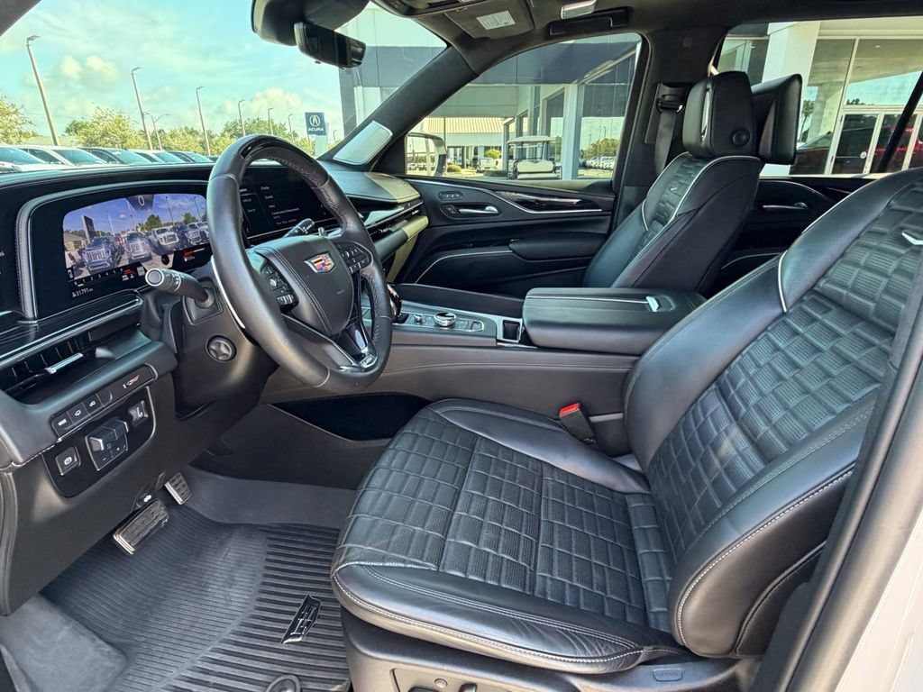 Used 2023 Cadillac Escalade V w/ LPO, ONYX Package AWD/4WD image 17