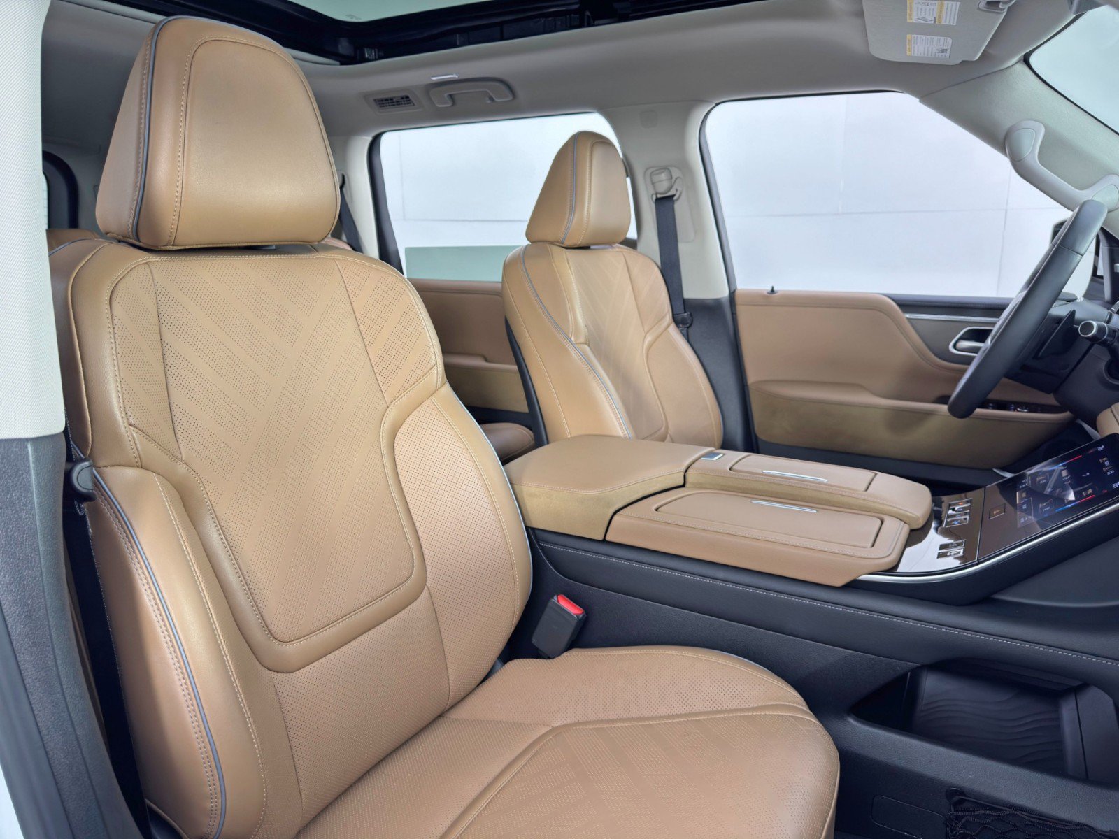 Used 2025 INFINITI QX80 Luxe w/ Cargo Package AWD/4WD image 40