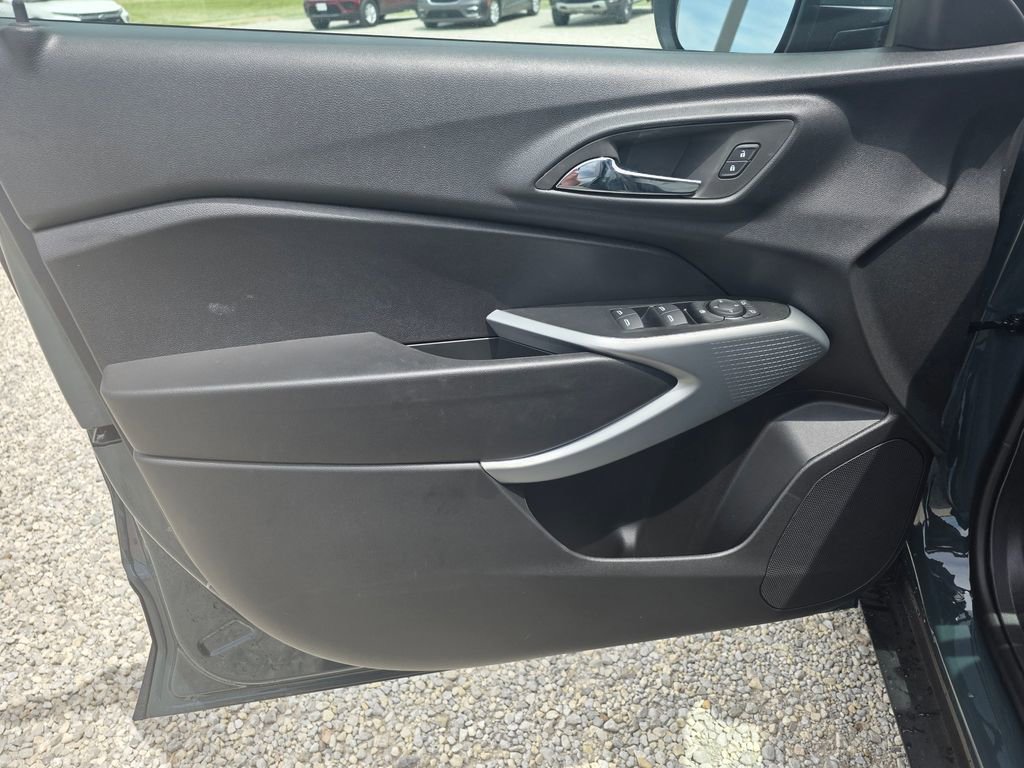 New 2026 Chevrolet Trax LS w/ LS Convenience Package FWD image 9