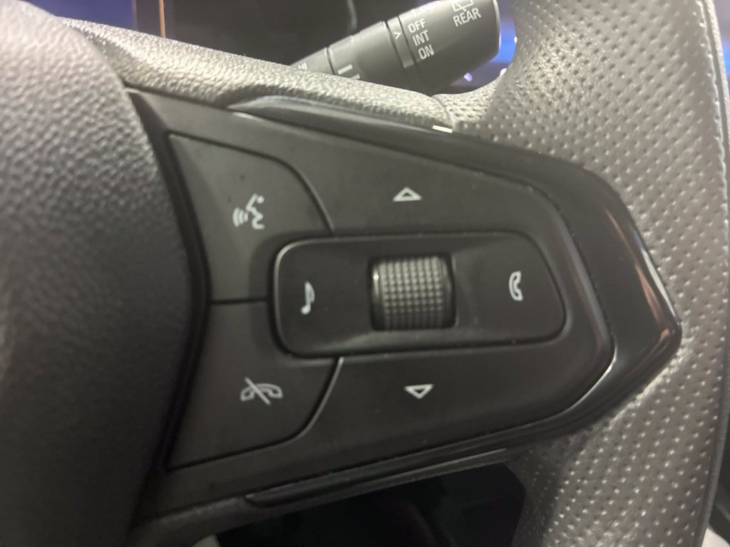 Used 2025 Chevrolet Trax LT FWD image 21