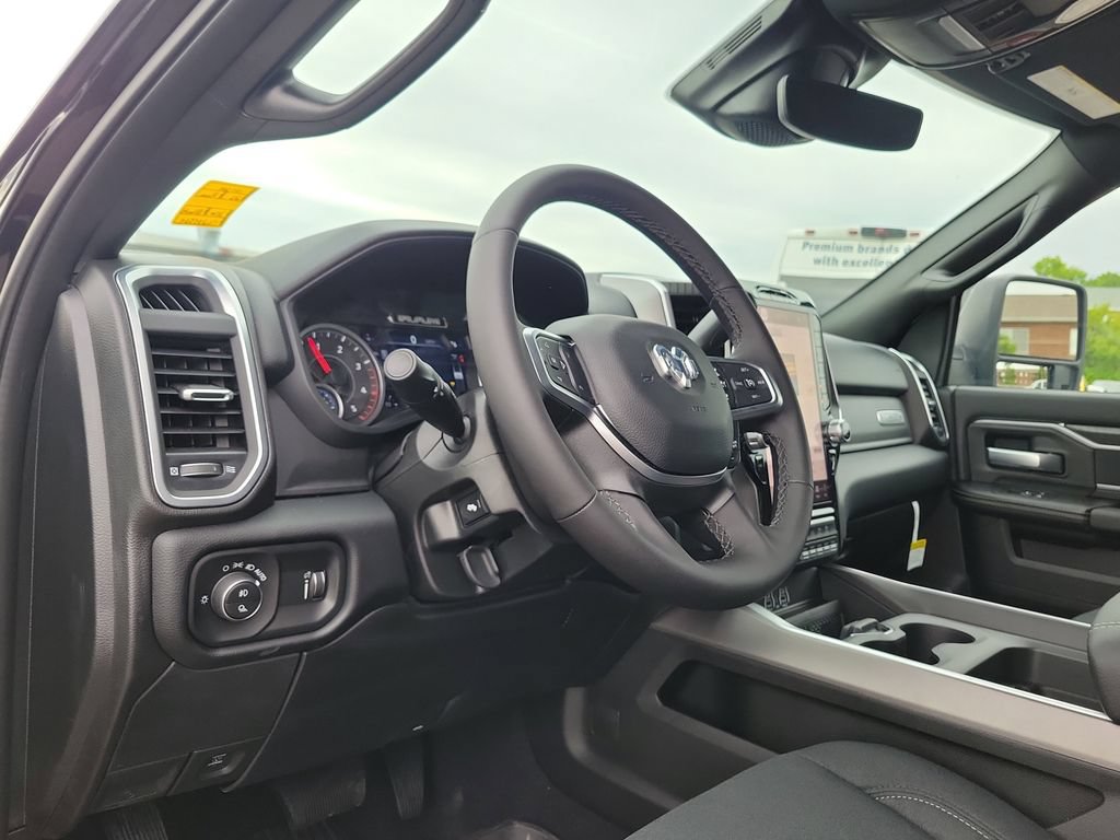New 2026 RAM 3500 Big Horn AWD/4WD image 17