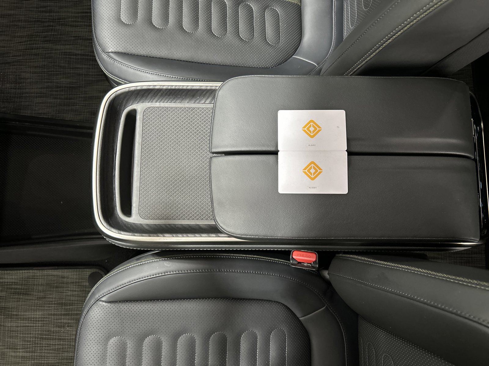 Used 2023 Rivian R1S Adventure image 31