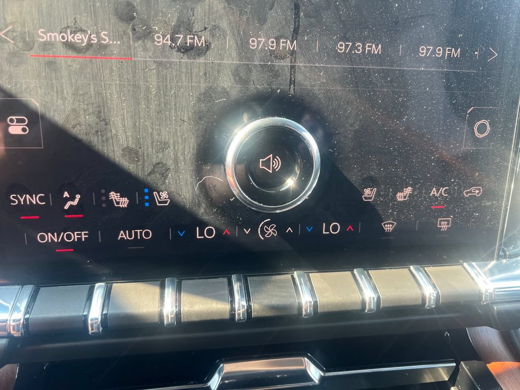 Used 2025 GMC Yukon Denali AWD/4WD image 18